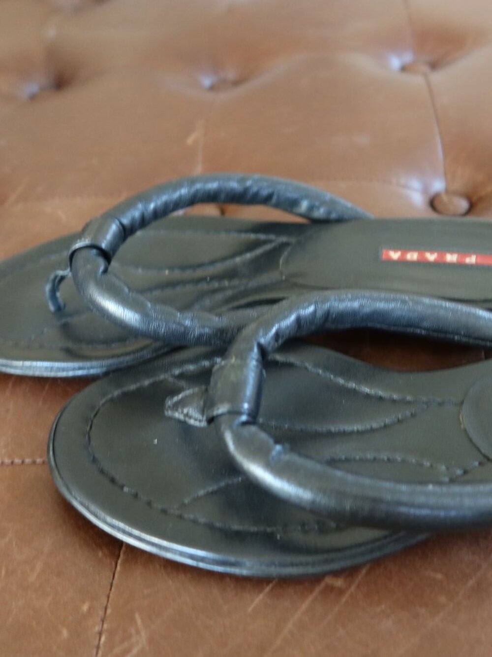 Vintage Prada black leather "Calzature Donna" thong sandals size 6M with box - Picture 5 of 12